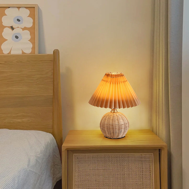 Noorse Rieten Geplooide Stof Conische LED Tafellamp 1-Licht