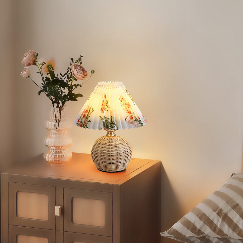 Noorse Rieten Geplooide Stof Conische LED Tafellamp 1-Licht