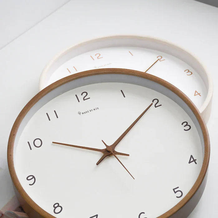 QuietOak - Elegante analoge wandklok met stille beweging