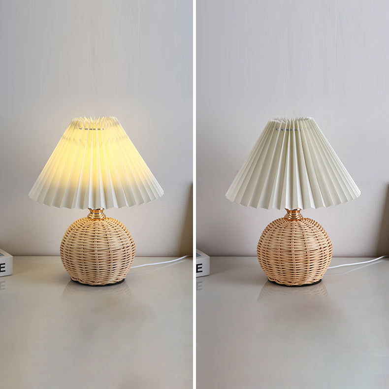 Noorse Rieten Geplooide Stof Conische LED Tafellamp 1-Licht