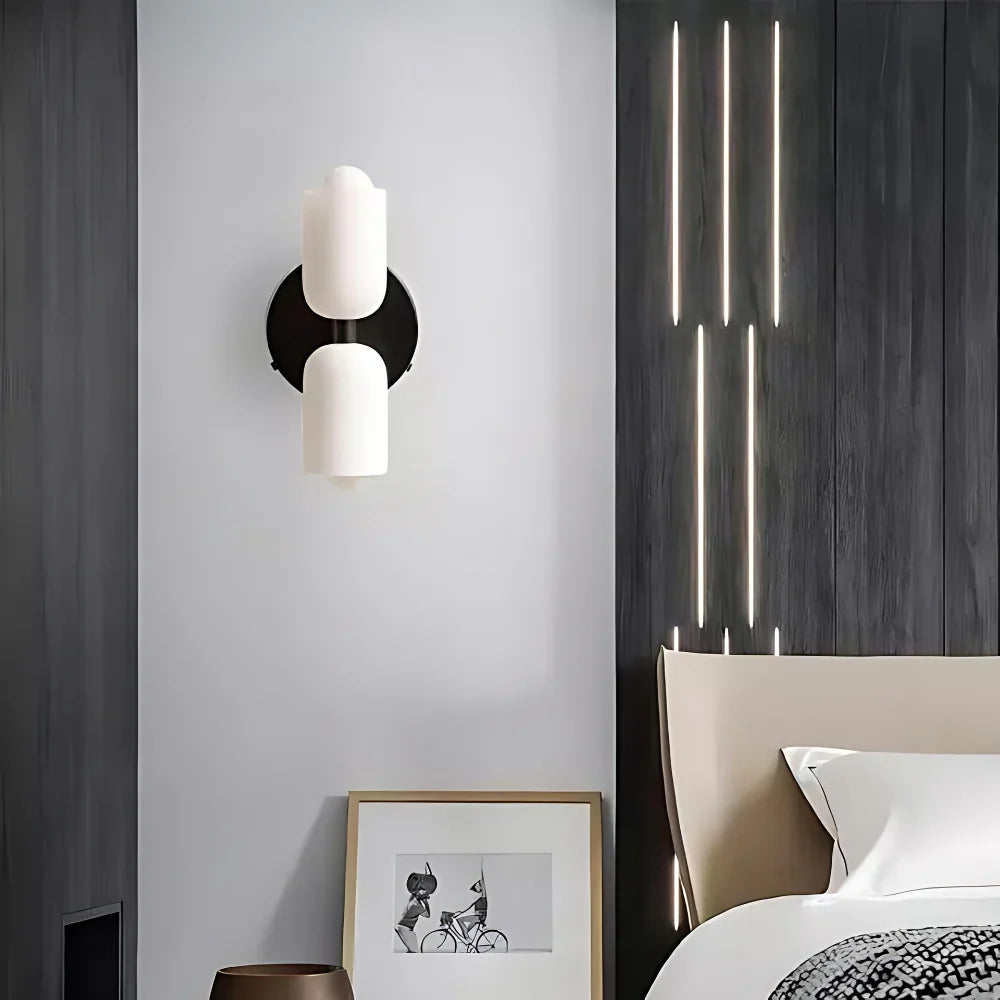 Elegant Crème Acryl Metaal Basis Minimalistische Wandlamp