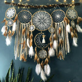 Bohemian Droomvanger Wanddecoratie met Maanmotief en Veren voor een Sfeervolle Interieur