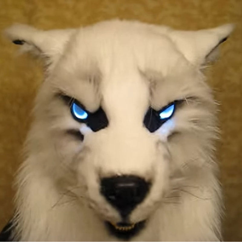 WolfMask | Ontketen je innerlijke weerwolf en laat je gloeiende ogen de nacht verlichten