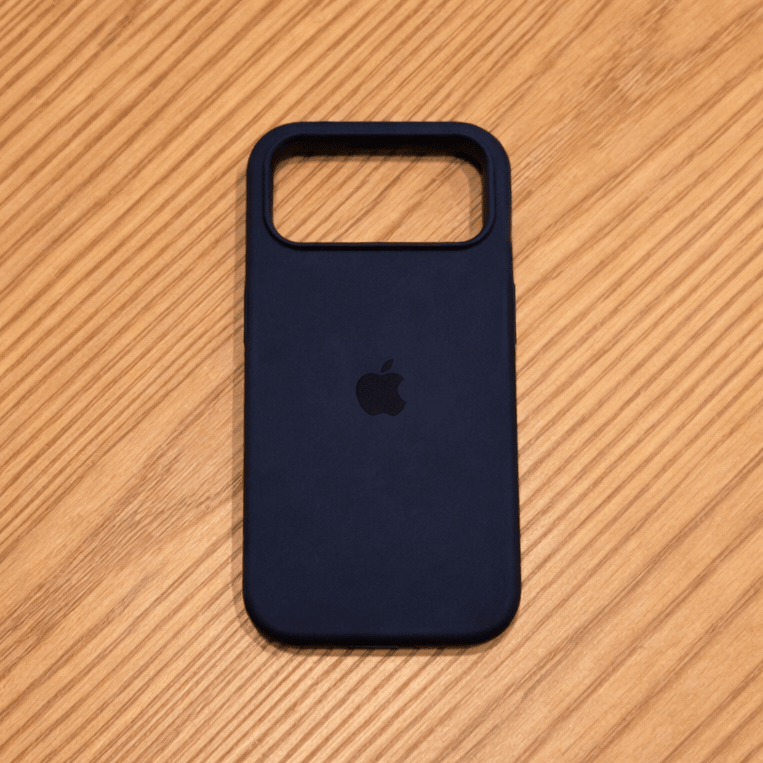 VELVIGUARD – MagSafe-compatibele siliconen hoes met soft-touch oppervlak voor iPhone