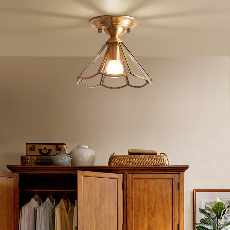 Enkele Lamp Flush Mount Verlichting Minimalisme Golfvormige Metaal Semi Flush Mount in Messing