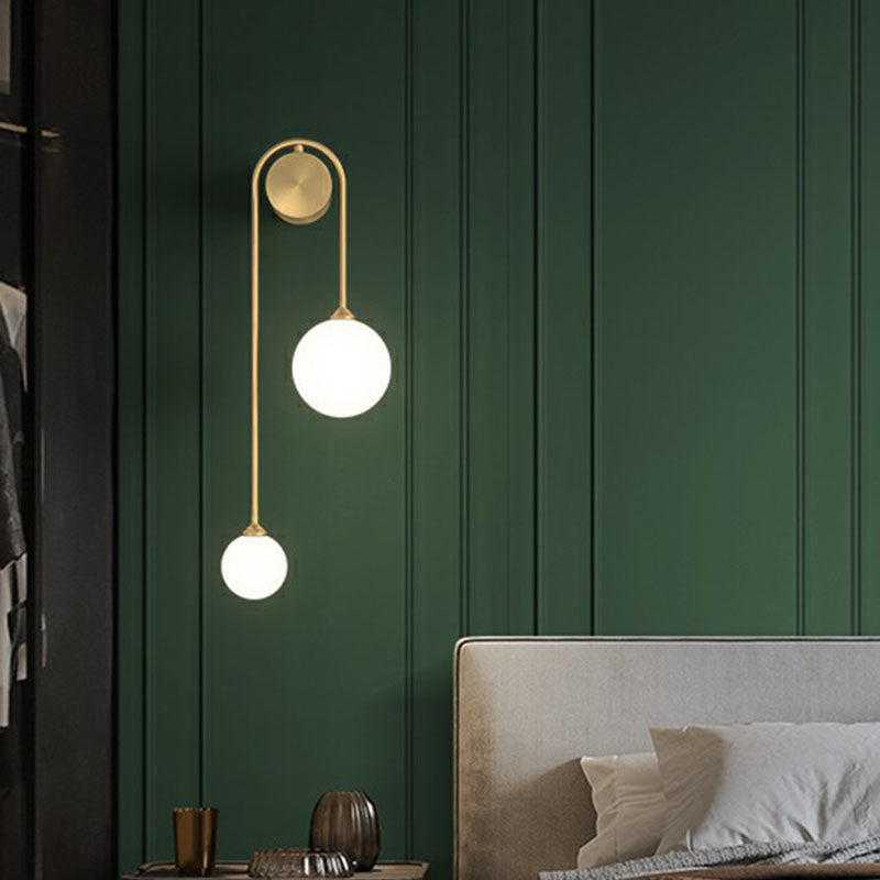 Opal Glass Ball Wandverlichting Ontwerper 2 Koppen Gouden Afwerking Wandlamp voor Woonkamer