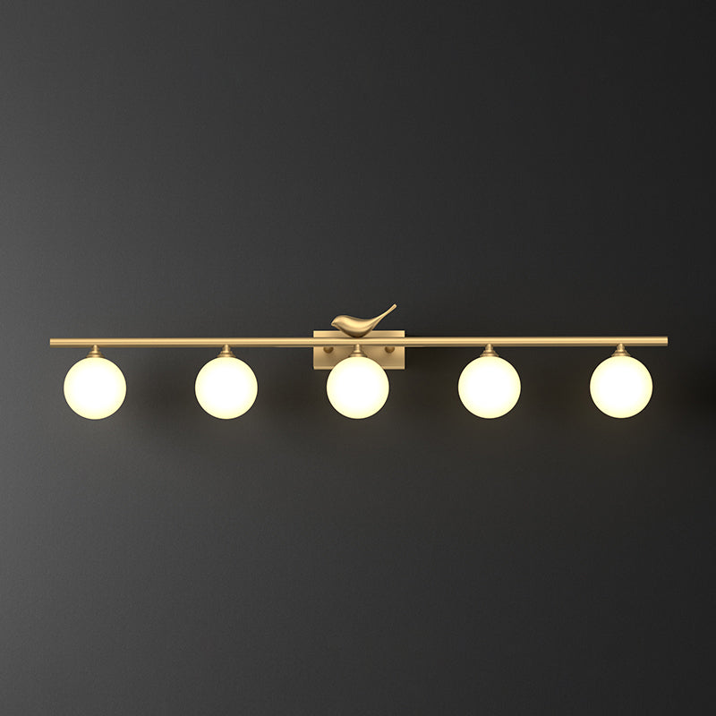 Ball Badkamer Vanity Wandlamp Opal Glas Postmodern Muurlicht met Vogel Decor in Messing