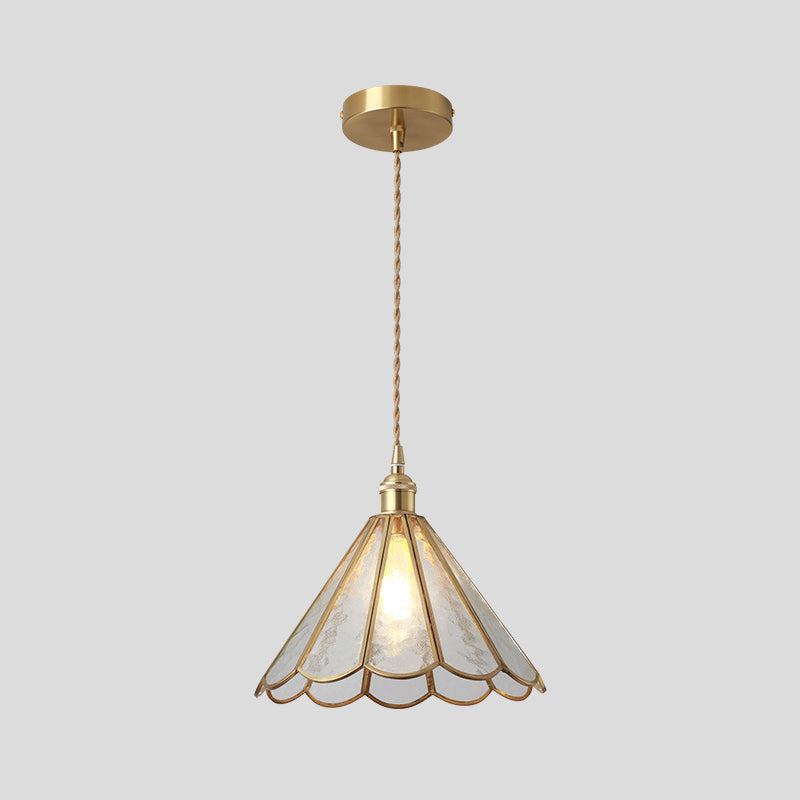 Hanglamp Tiffany-stijl met glazen schaduw en messing plafondplaat