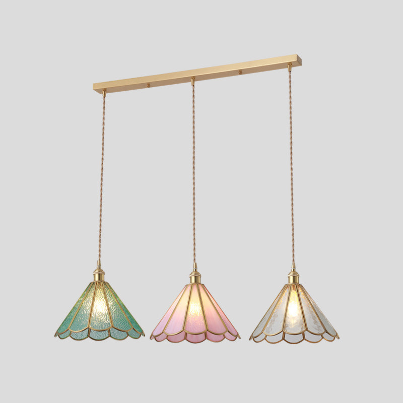 Hanglamp Tiffany-stijl met glazen schaduw en messing plafondplaat