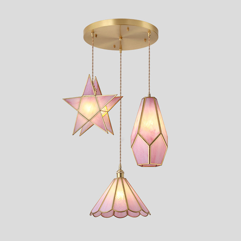 Hanglamp Tiffany-stijl met glazen schaduw en messing plafondplaat