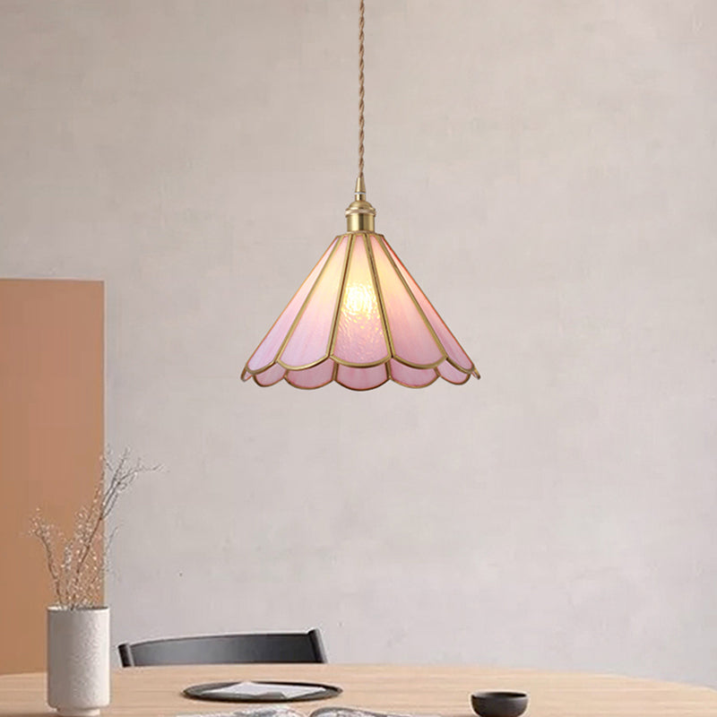 Hanglamp Tiffany-stijl met glazen schaduw en messing plafondplaat