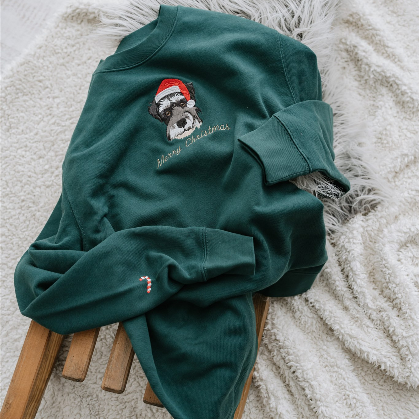 PetEmbrace | Het dragen van deze kersttrui is als een warme knuffel van je harige vriend