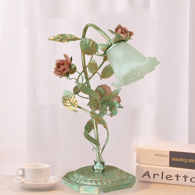 Flared Slaapkamer Nacht Tafel Lamp Pastoraal Metaal 1/2 Lichten Groene Nachtkast Lamp met Bloemdecoratie