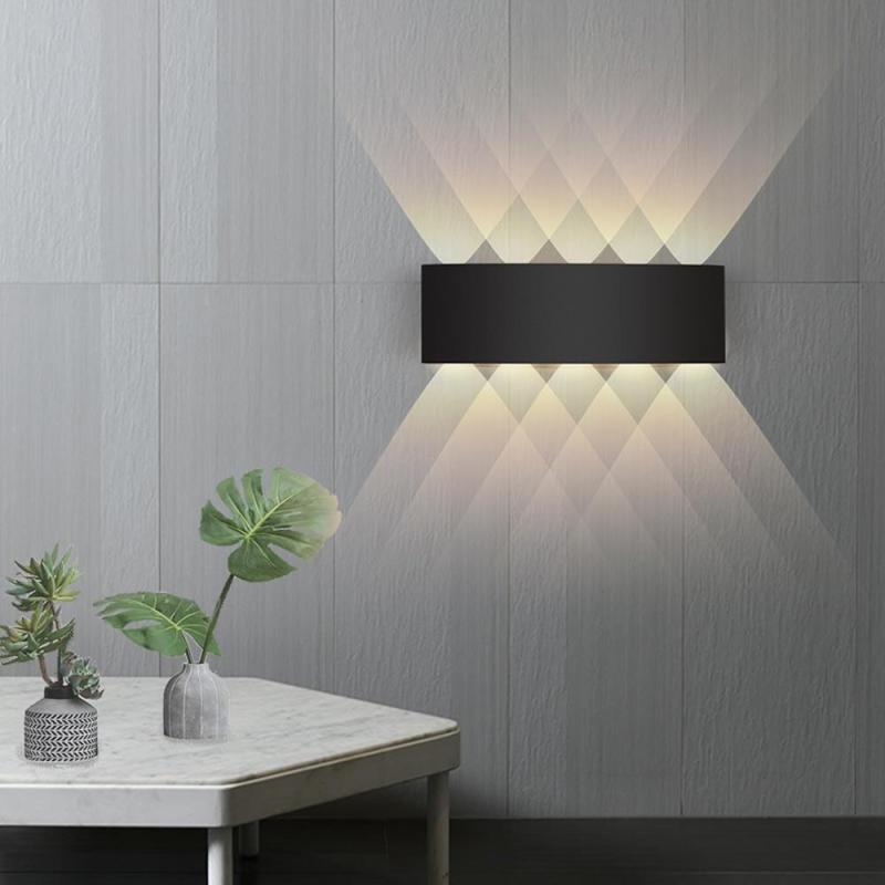Tronix Moderne Rechthoekige Metalen Buitenwandlamp, Zwart/Wit, Watergolf