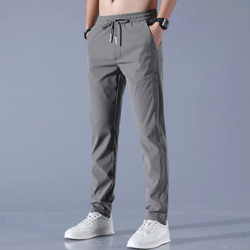SilkTrend Luxe Sportbroek | Veelzijdige slim-fit zomerbroek gemaakt van ademend ijszijde voor ultiem comfort en stijl