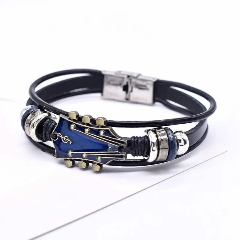 MUSIKSTRUM – Leren armband met gitaar-geïnspireerd design