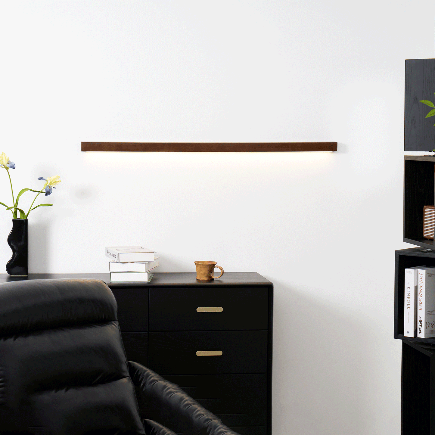 Lustra Wandlamp Lineair Hout en LED Minimalistisch Design