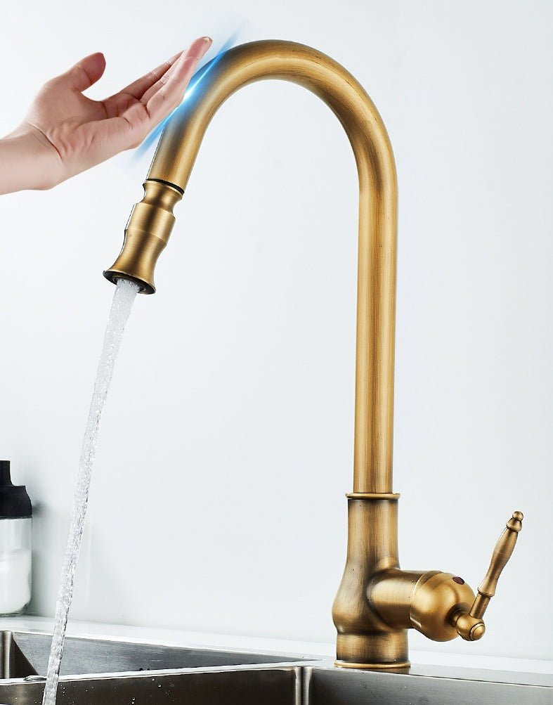 SMARTSPOUT – Keukenkraan met uittrekbare sproeikop in antiekbrons en met aanraaksensor