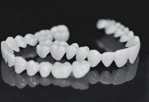 DenturaFlex | Aanpasbare Tandprothese met Natuurlijke Uiterlijk voor Comfort