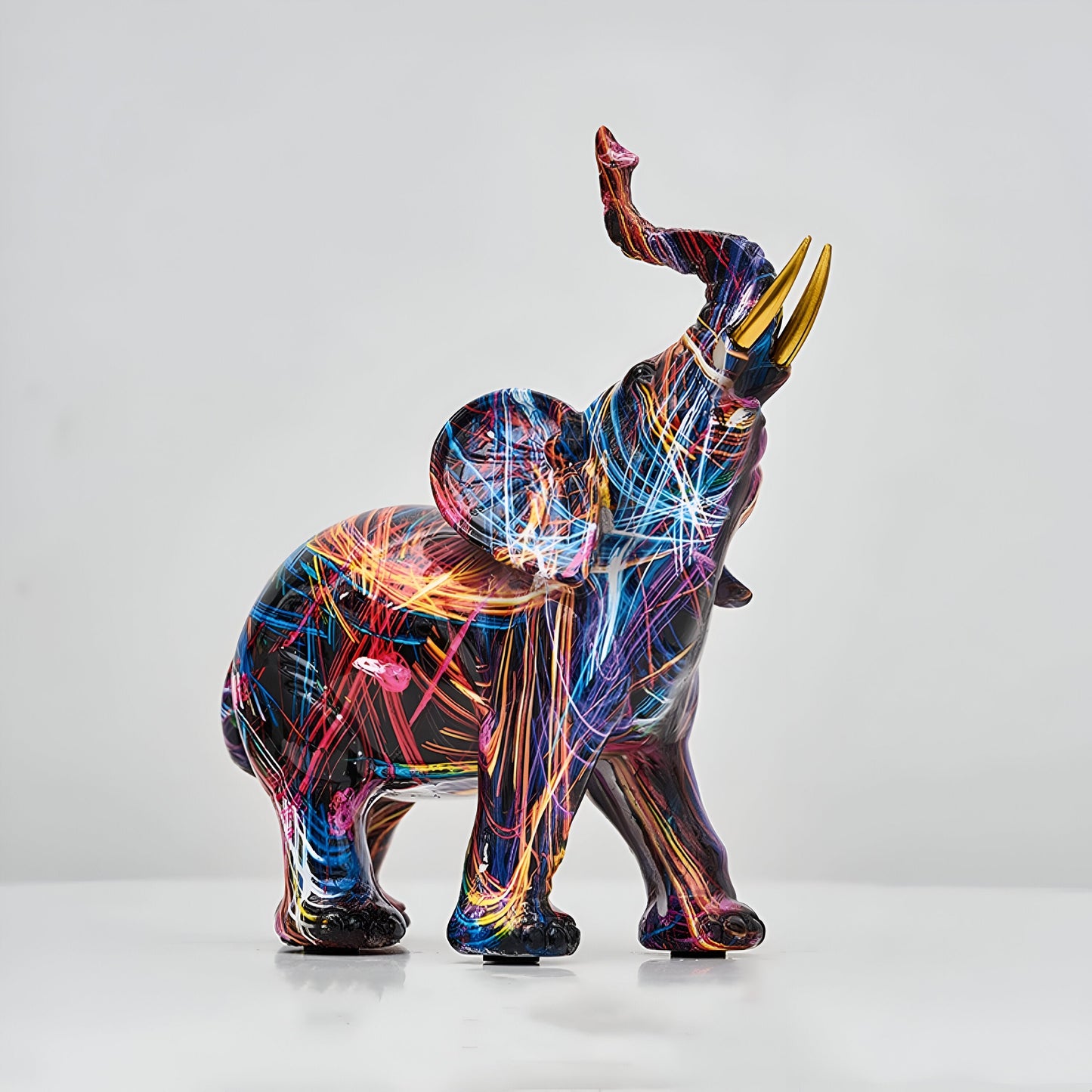 Abstracte meerkleurige olifantenstandbeeld - een majestueus kunstwerk voor thuisdecoratie