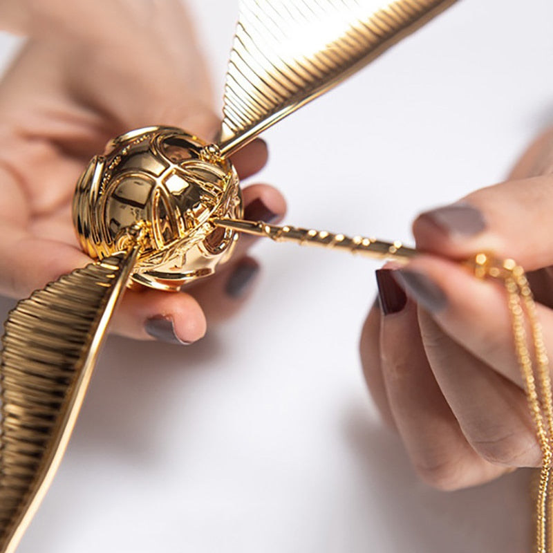 Ringdoos met vleugelmechaniek – Verguld ontwerp & Beweeglijke constructie