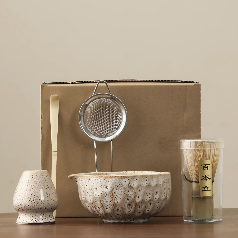 Authentiek Japanse Theeset voor Matcha – 5-delig Accessoire met handgemaakte keramische kom, zeef & bamboelepel