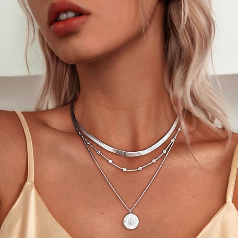 Lunaria Halsketting – Drievoudige Halsketting van Zilver voor Elegantie & Zelfvertrouwen