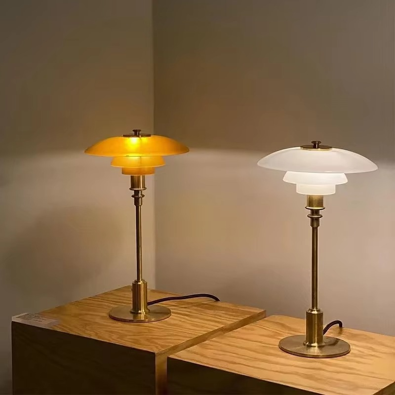 Moderne tafellamp met zachte sfeerverlichting