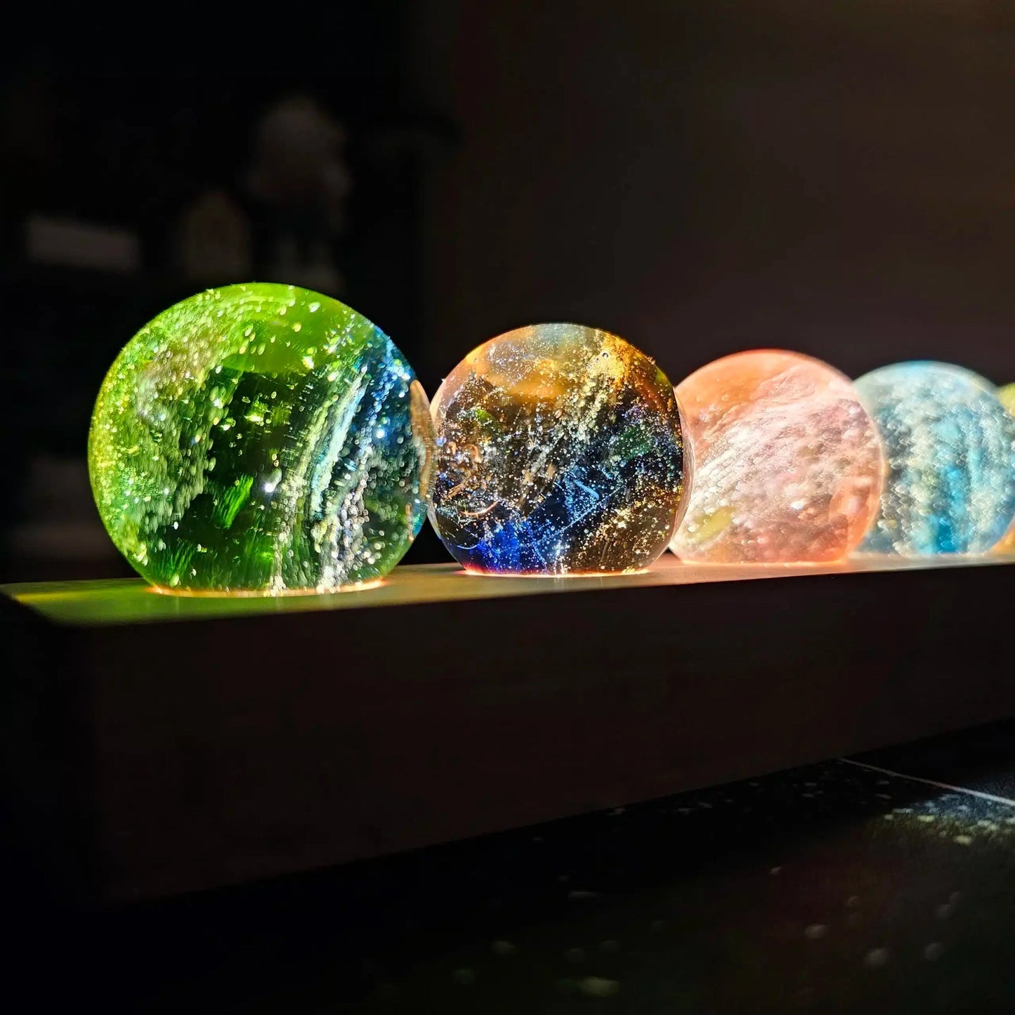 Kristallen lamp met kosmische lichteffecten