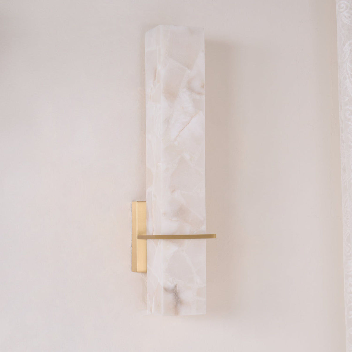 Ritta Wandlamp Witte Alabaster Messing Modern Cuboid