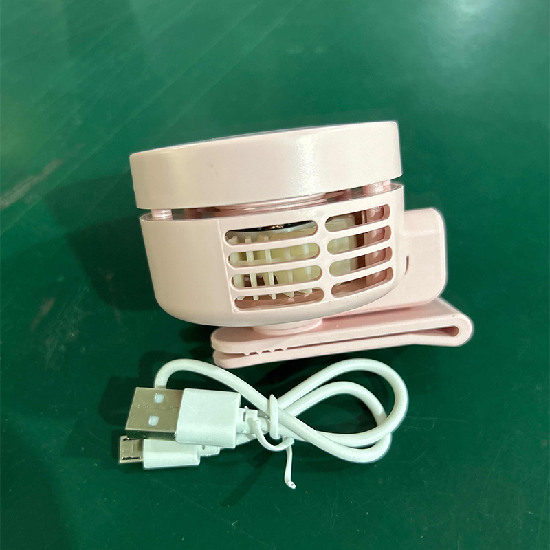 BreezeGo™ | Mini-Ventilator – Clip, 3 standen, stil & oplaadbaar