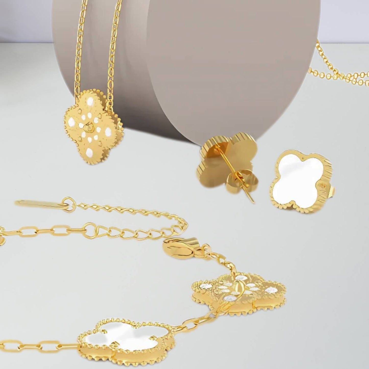 Charmify - Luxe sieradenset met ketting, armband en oorbellen