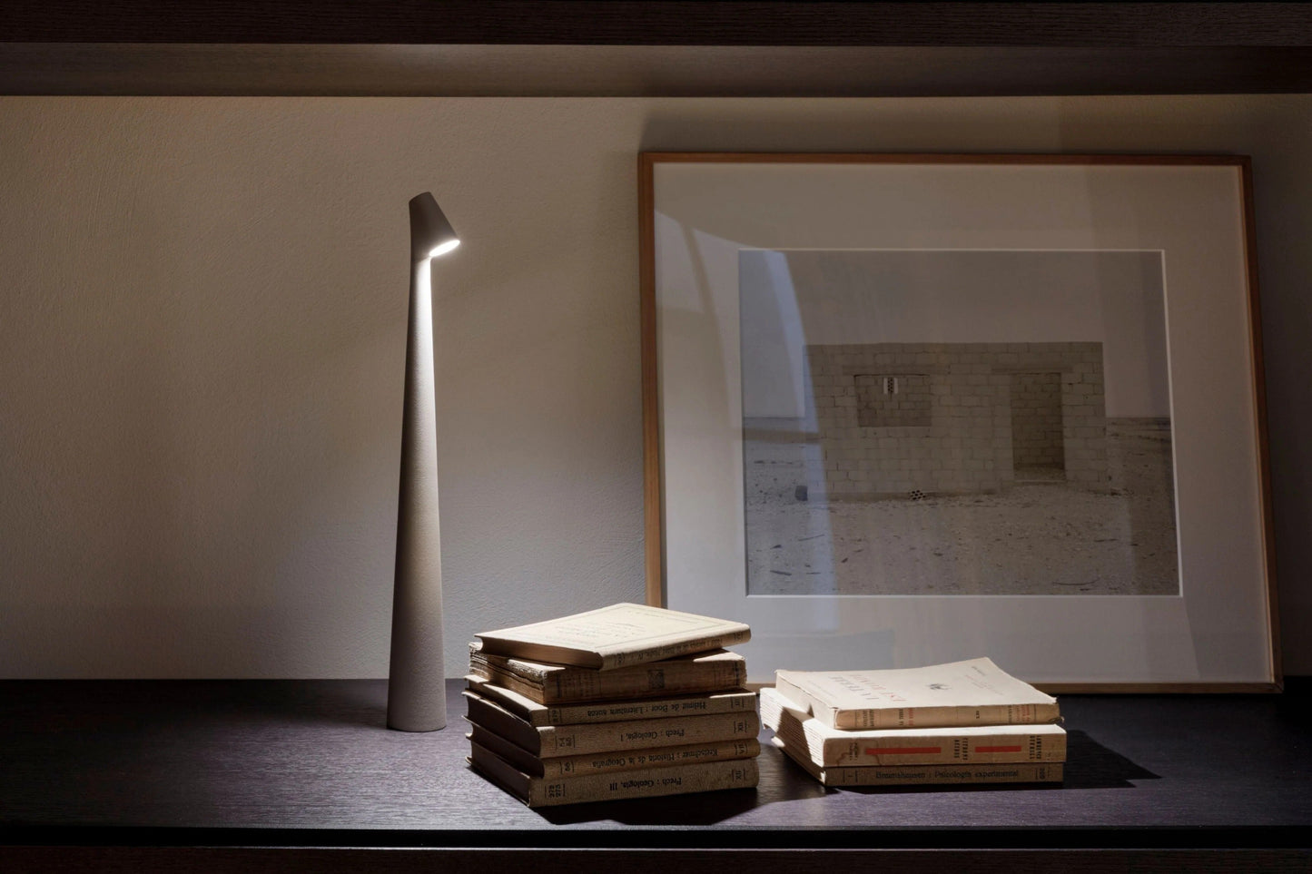 NordicGlow | Dimbare Draadloze LED Tafellamp voor Moderne Omgevingen