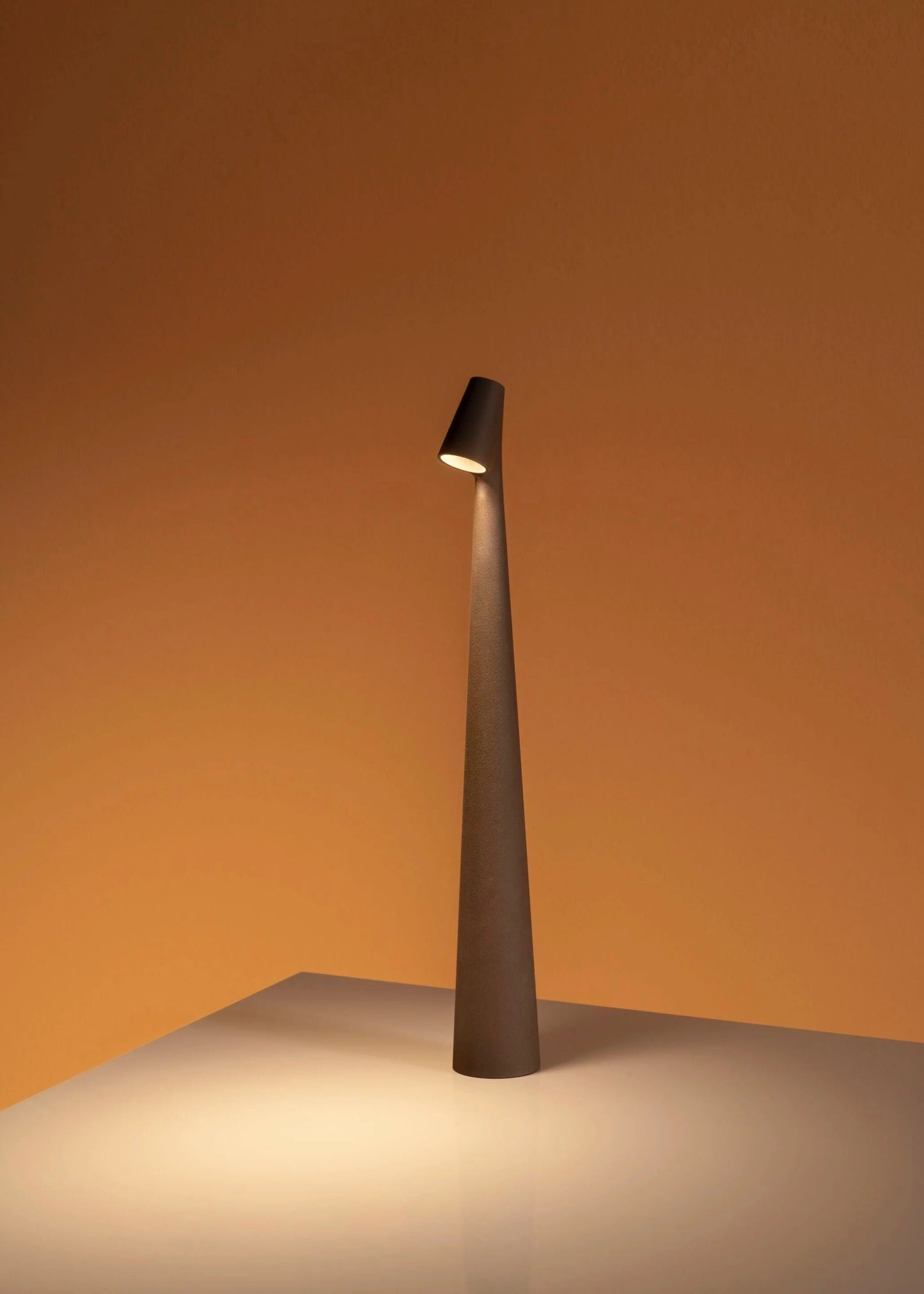 NordicGlow | Dimbare Draadloze LED Tafellamp voor Moderne Omgevingen
