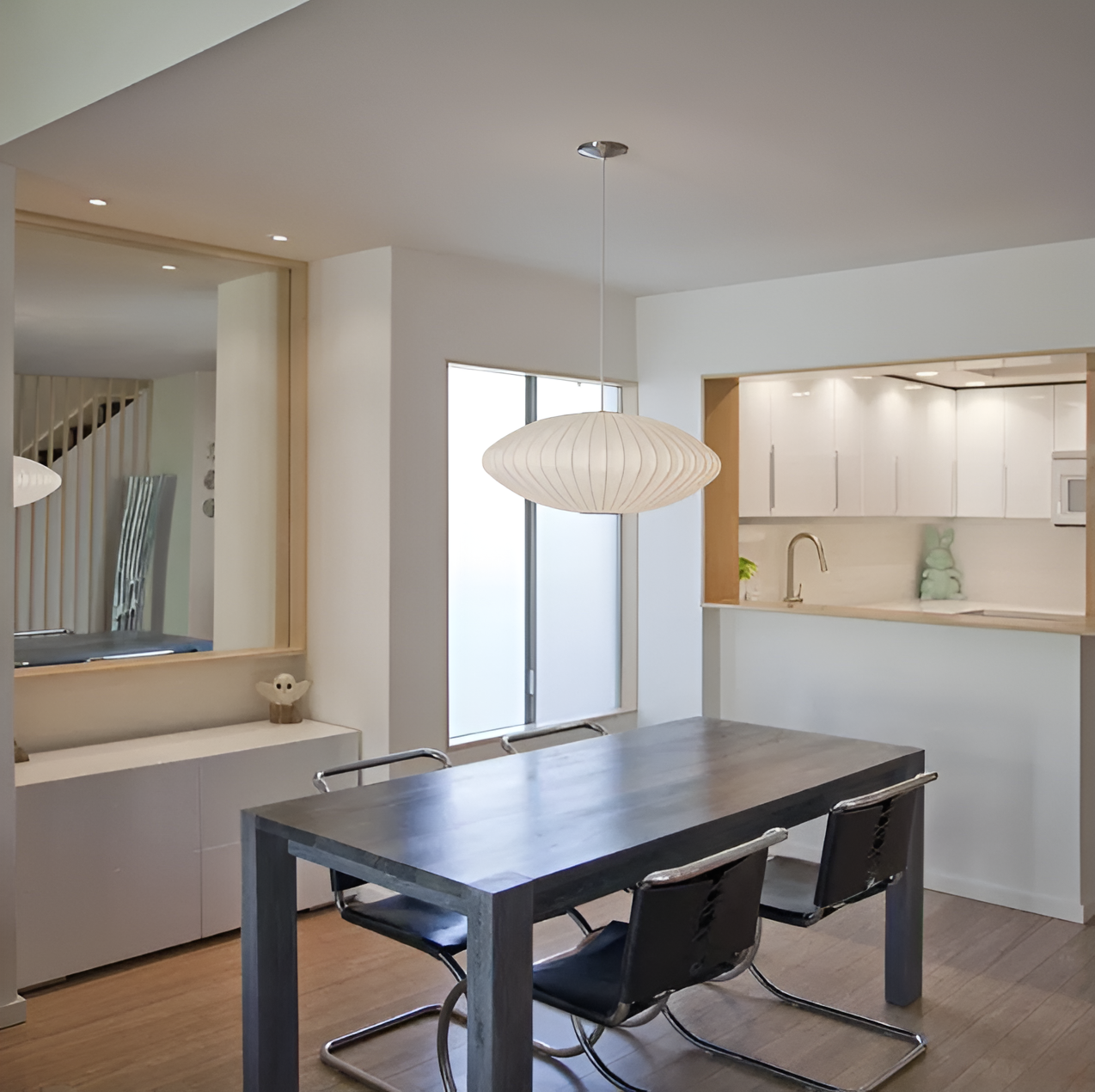 Ovale hanglamp met verticaal gestreepte kap