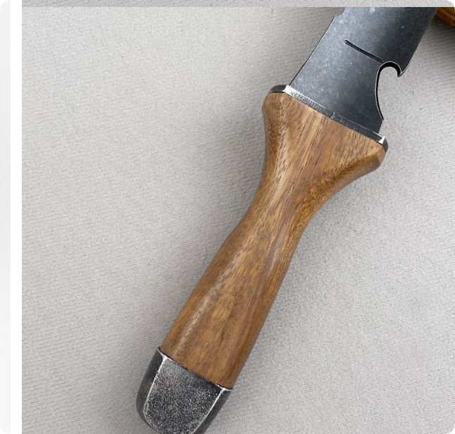 Survivalmes Van TrailForge Pro Grip Met Ergonomisch Handvat En Robuust Lemmet