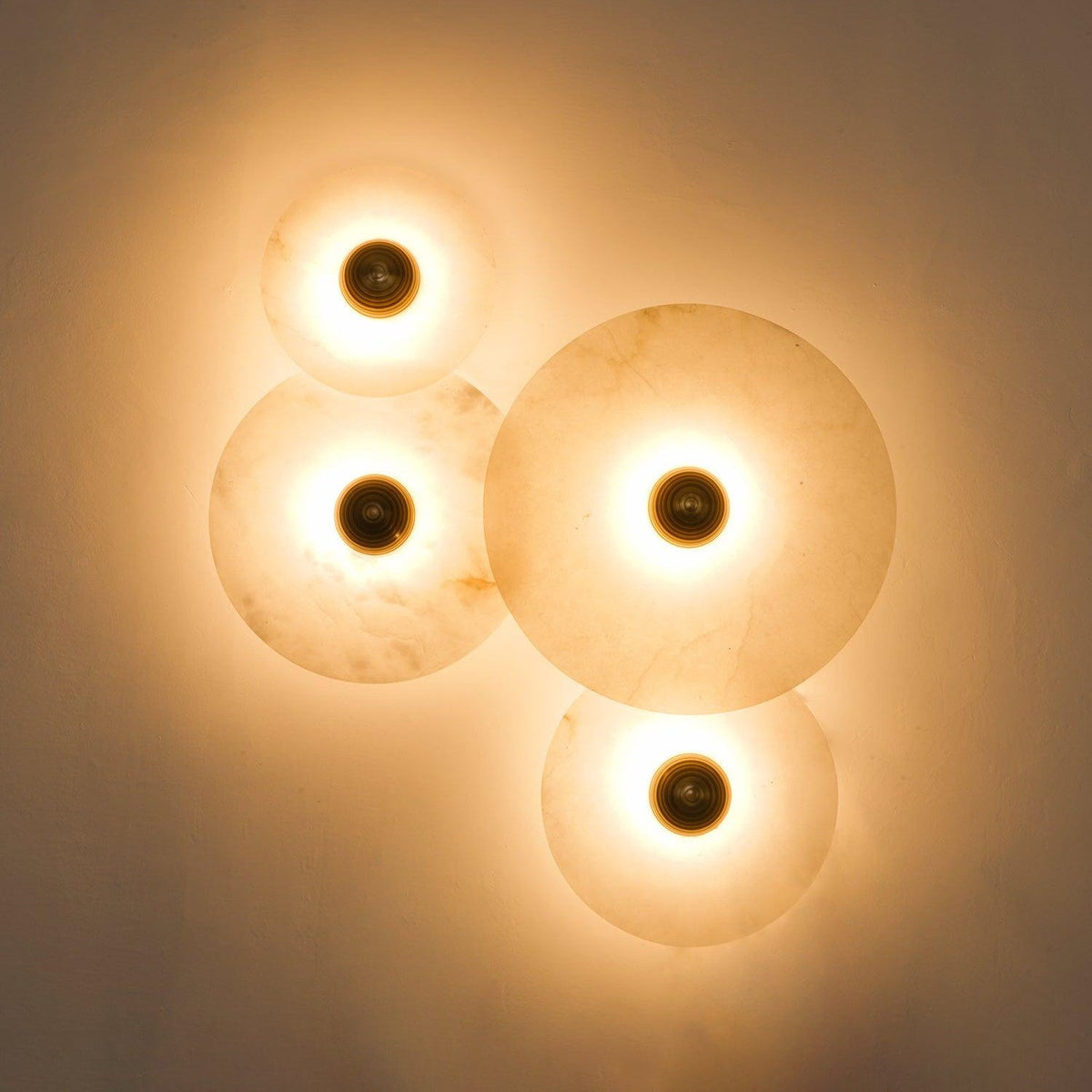 Ronde Wandlamp Alabaster Geribbeld Messing