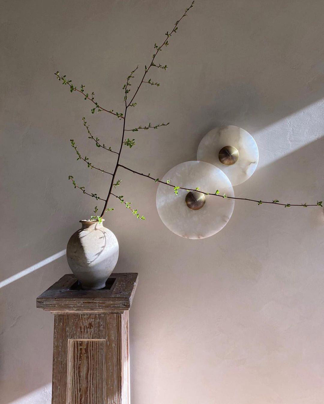 Ronde Wandlamp Alabaster Geribbeld Messing