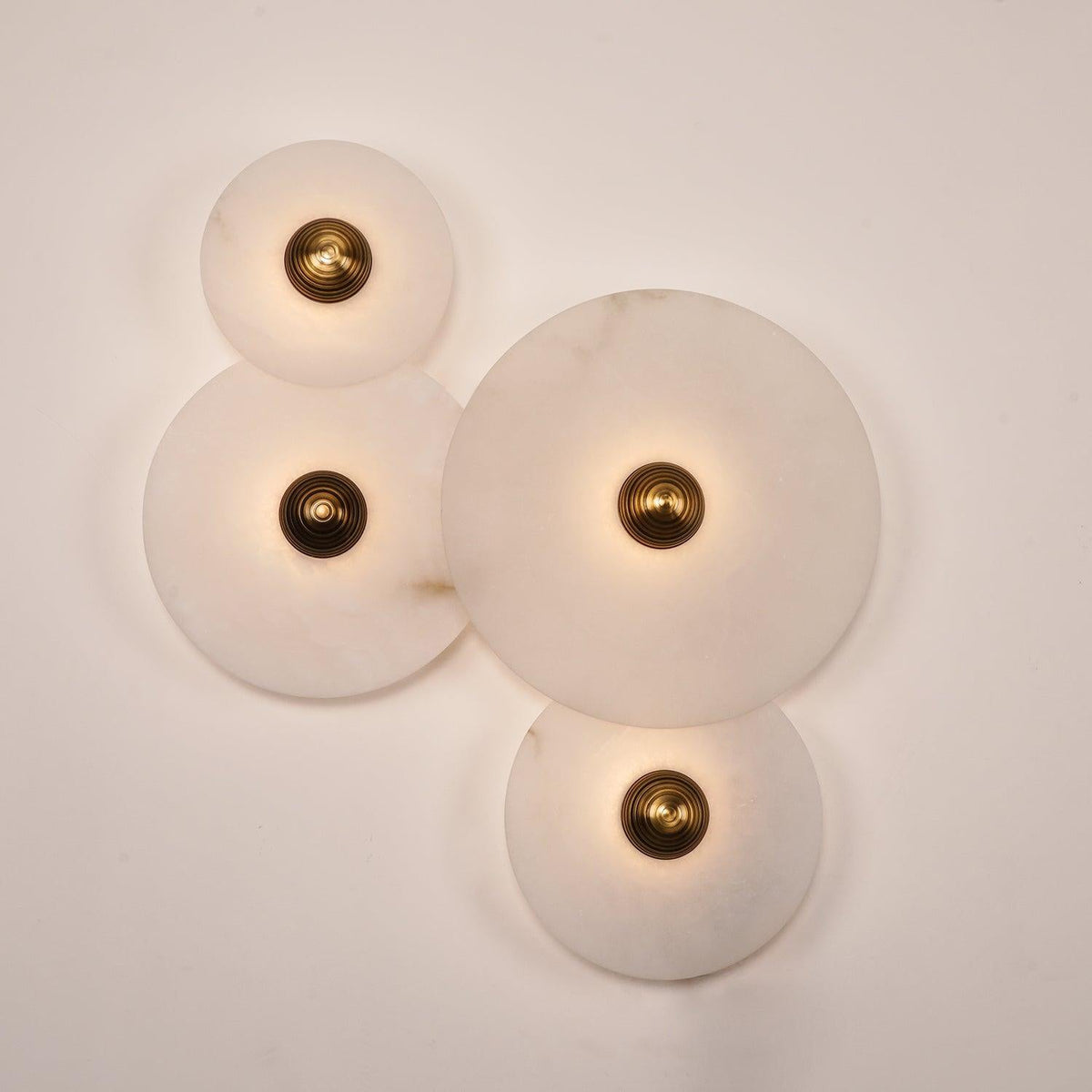 Ronde Wandlamp Alabaster Geribbeld Messing