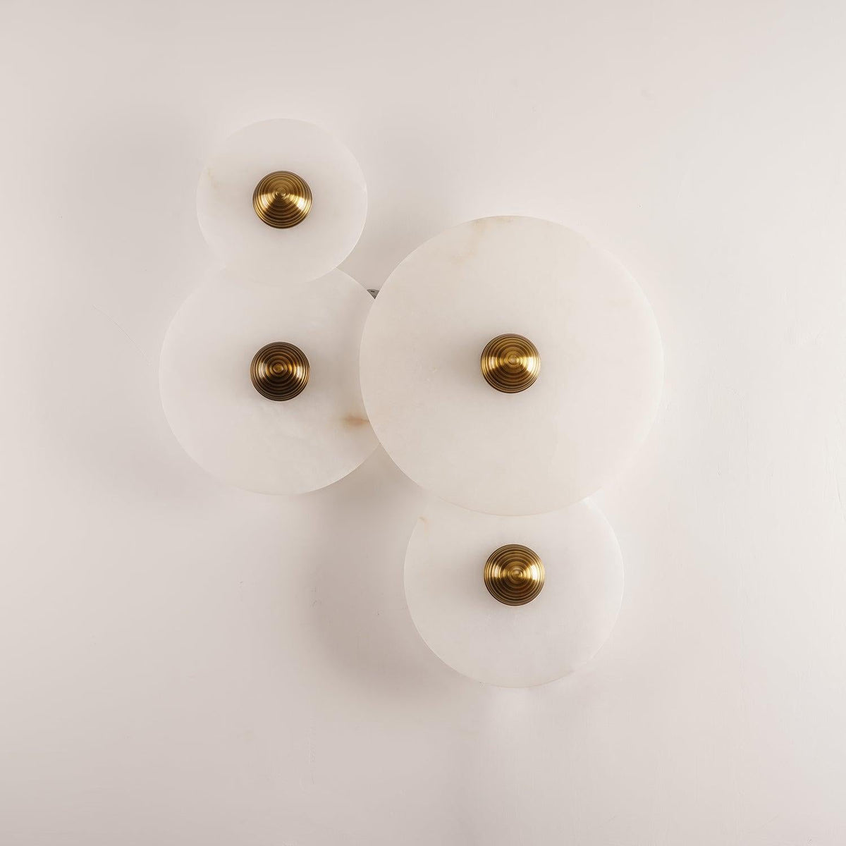 Ronde Wandlamp Alabaster Geribbeld Messing