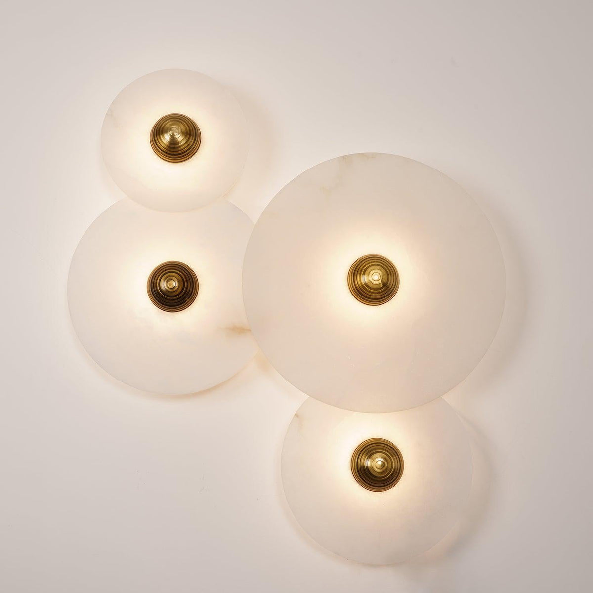 Ronde Wandlamp Alabaster Geribbeld Messing