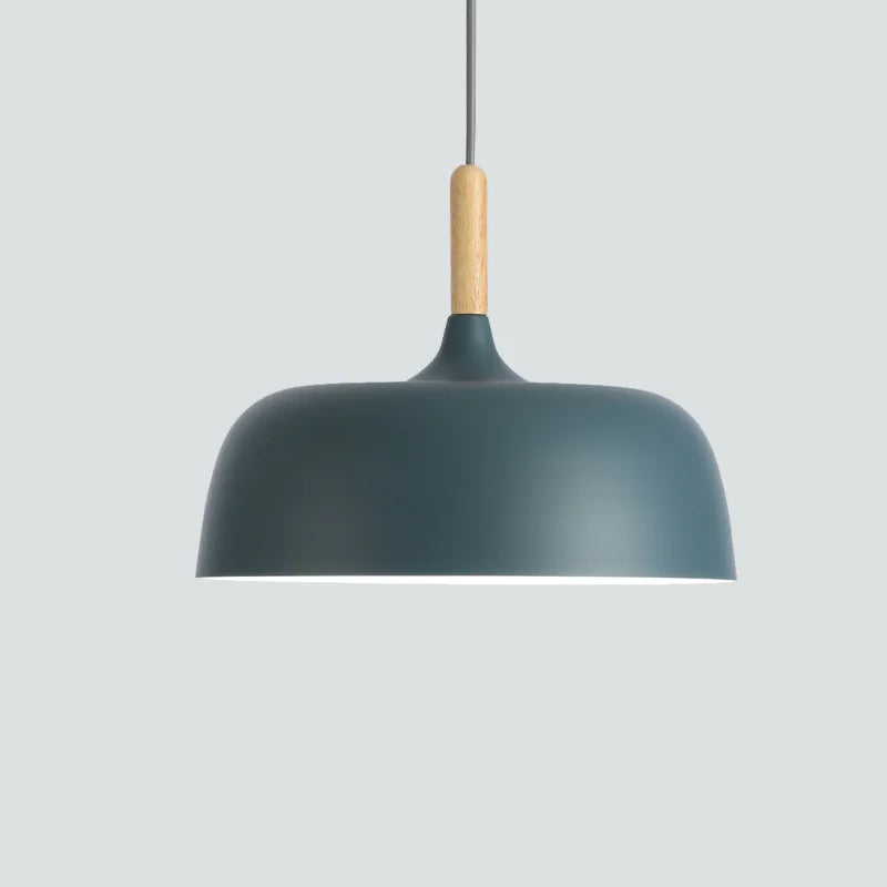 Moderne hanglamp van metaal met houten accent – Scandinavisch minimalistische stijl