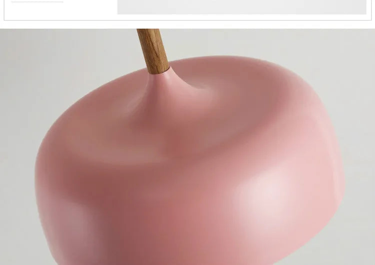 Moderne hanglamp van metaal met houten accent – Scandinavisch minimalistische stijl