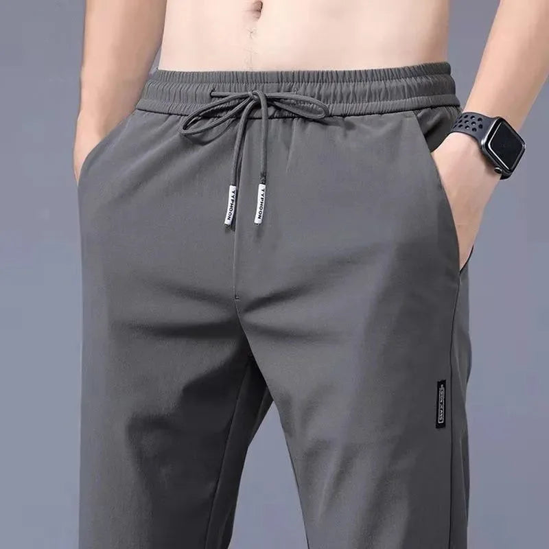 SilkTrend Luxe Sportbroek | Veelzijdige slim-fit zomerbroek gemaakt van ademend ijszijde voor ultiem comfort en stijl
