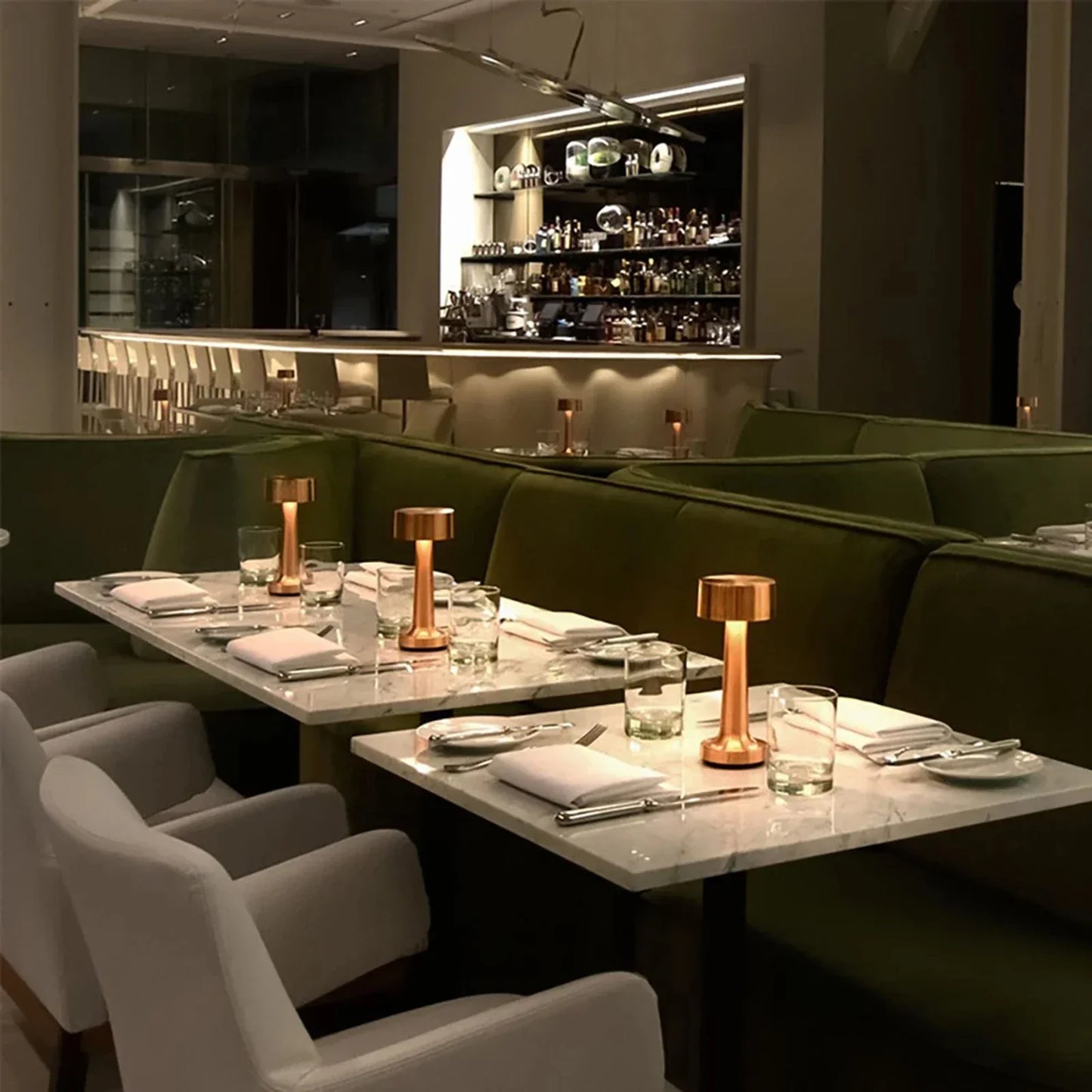 Moderne LED tafellamp van metaal met touch-schakelaar en warm licht