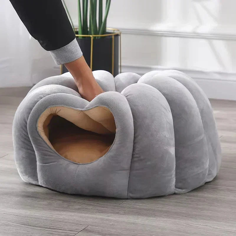 CozyNest Pompoen Kat Bed – Warm, Wasbaar & Comfortabel Kattenhol