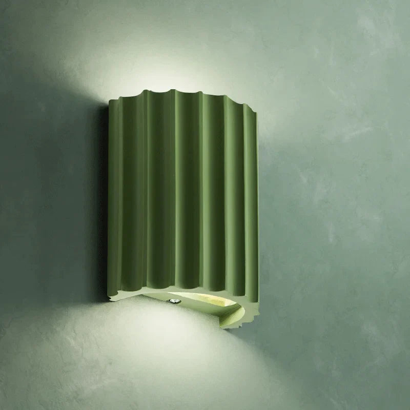 Skanto - Moderne wandlamp in lakritz hout