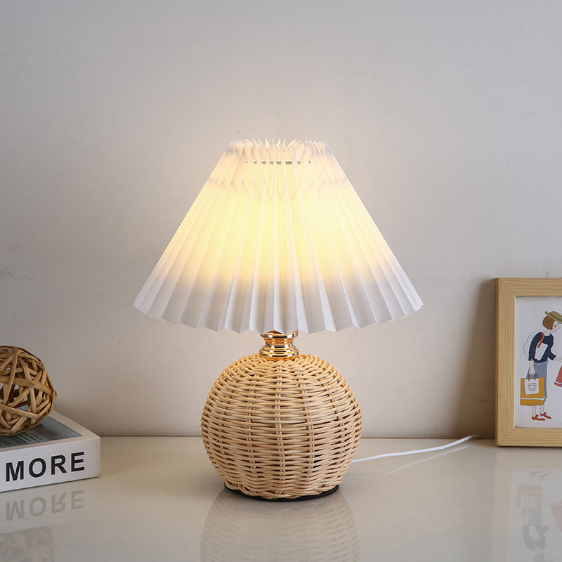 Noorse Rieten Geplooide Stof Conische LED Tafellamp 1-Licht