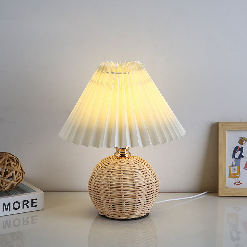 Noorse Rieten Geplooide Stof Conische LED Tafellamp 1-Licht