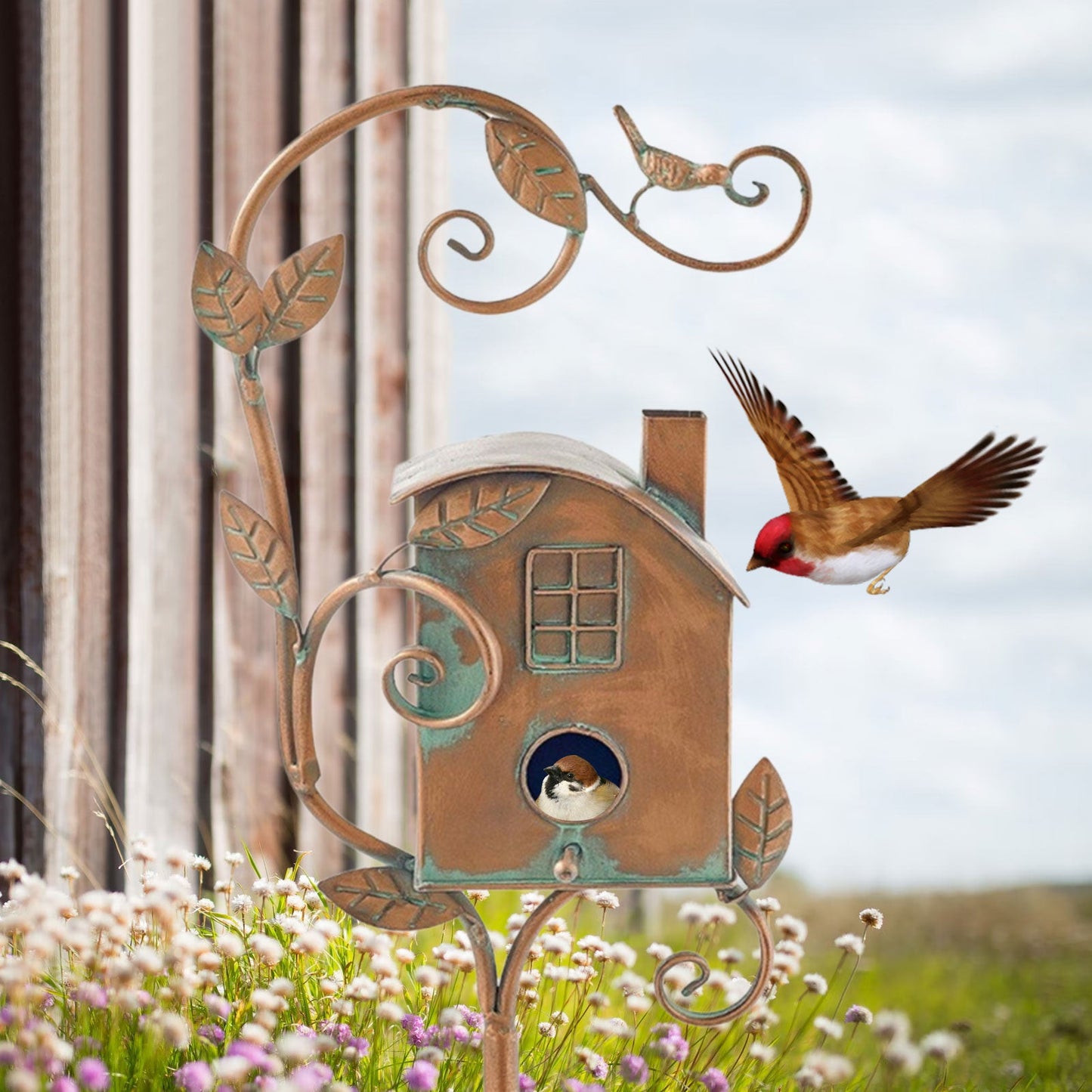 Metaal Kunst Vogelhuisje op Tuinstake - FeatherNest